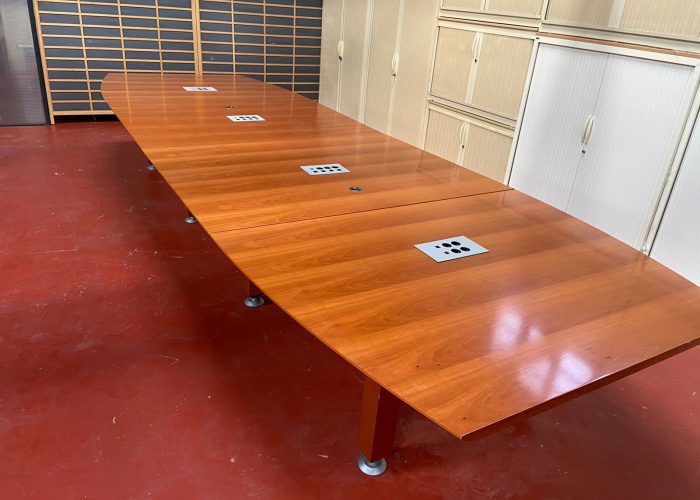 Image annonce: Table de réunion en bois avec connectique 480x160cm