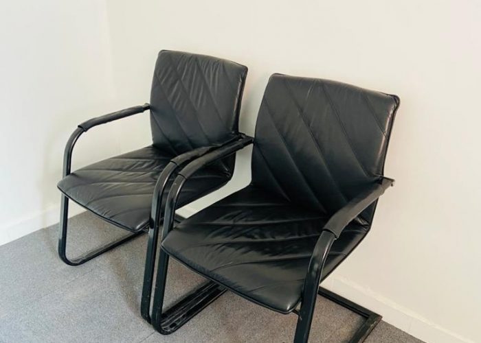 Image annonce: Lot 2 Fauteuil visiteur comfort cuir