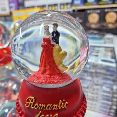 Annonce: Snow Globe Music Box