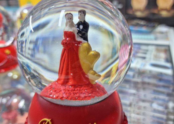Image annonce: Snow Globe Music Box