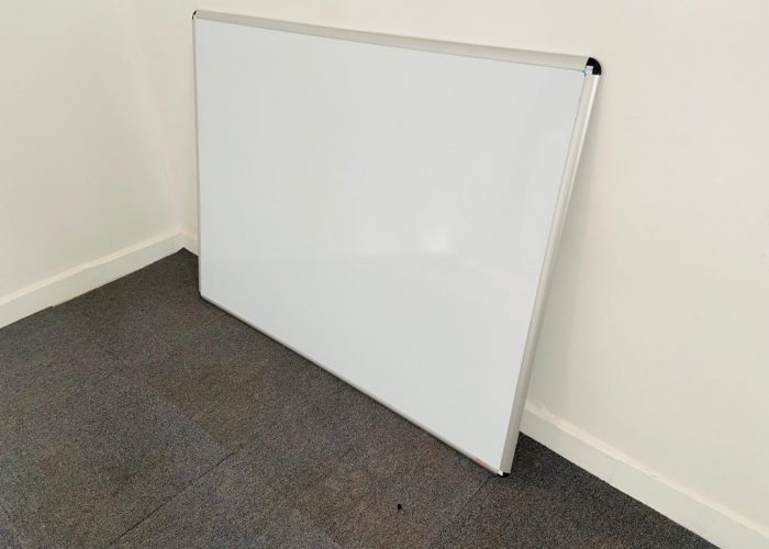 Image annonce: Tableau blanc fixation mur émaillé 90×120 cm