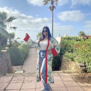 Annonce Vente des tenues traditionnelles, kimonos, ensembles, robes