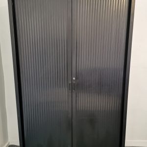 Annonce Armoire haute noir Altro monobloc 120x200cm
