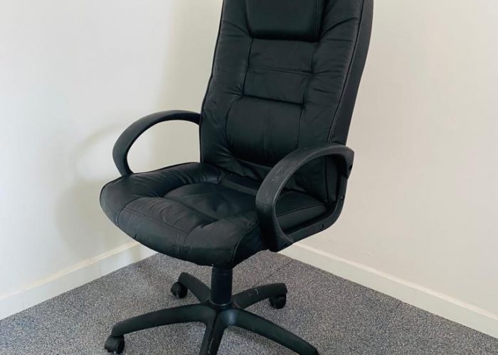 Image annonce: Chaise promo simili cuir noir repose tête