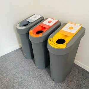 Annonce Ensemble poubelle en plastique Auxo + recyclage.