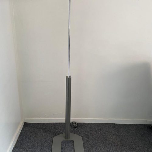 Annonce: Lampadaire de bureau gris double branche