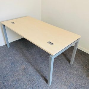 Annonce Bureau droit Columbia 160x80cm passe câble