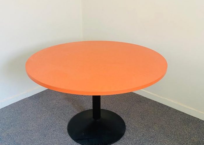 Image annonce: Table ronde 120cm 5 personnes orange piétement noir
