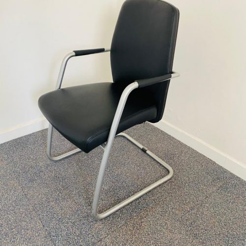 Annonce: Chaise visiteur passe partout Sitland italien cuir bois