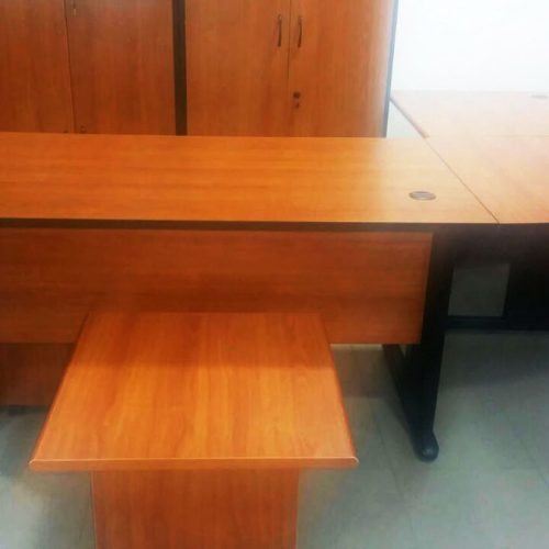 Annonce: bureau en bois avec retour