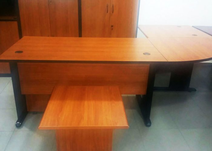 Image annonce: Bureau en bois avec retour