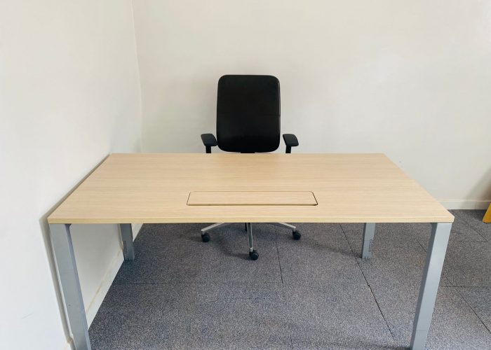 Image annonce: Bureau Steelcase 160x80cm ajustable en hauteur