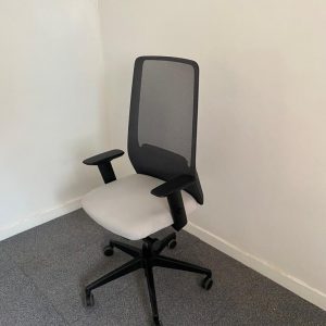 Annonce Chaise à roulette interstuhl filet résille noir