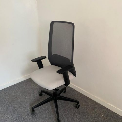 Annonce: Chaise à roulette interstuhl filet résille noir