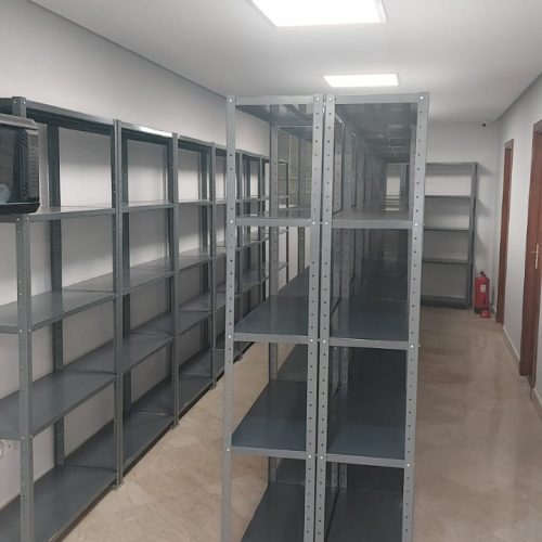 Annonce: rayonnages / shelvers / étagères