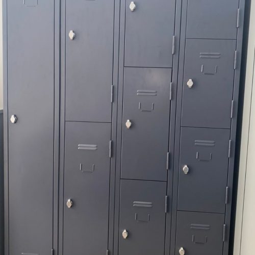 Annonce: vestiaire metallique/ locker room