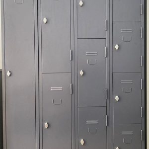 Annonce vestiaires metallique avec differents portes