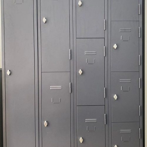 Annonce: vestiaires metallique avec differents portes