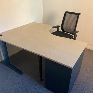 Annonce Bureau Angle Haworth avec caisson 160x140cm
