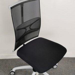 Annonce Chaise à roulette blanche appui tête soutien lombaire