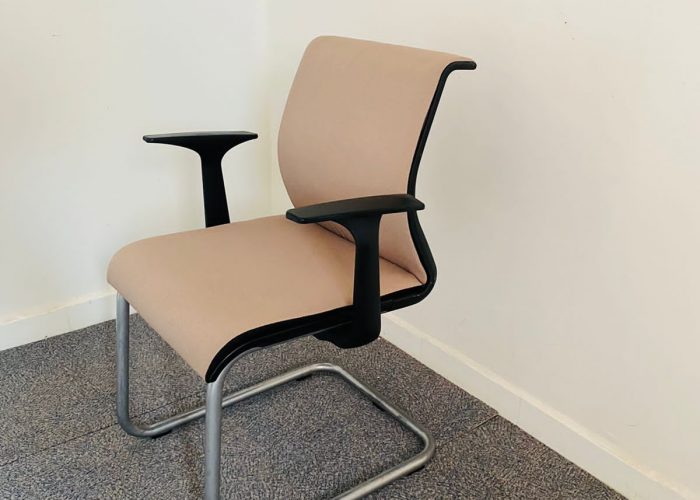 Image annonce: Chaise visiteur Steelcase luge