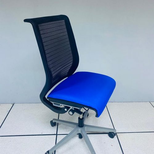 Annonce: Chaise à roulette Steelcase thinks bleu
