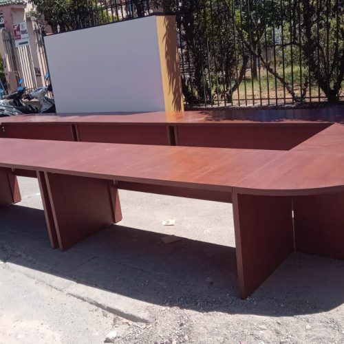 Annonce: Table de réunion