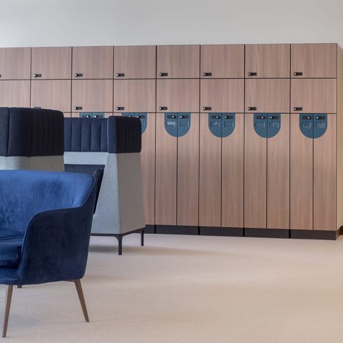 Annonce: Vestiaire rangement 2 personnes à code et clé.