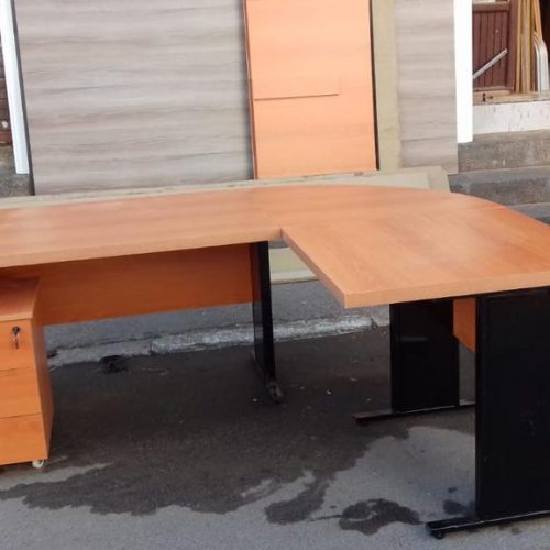 Annonce: bureau semi métallique