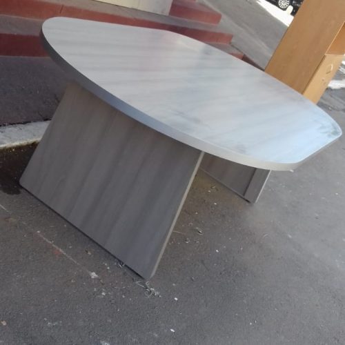 Annonce: Des Tables de réunion
