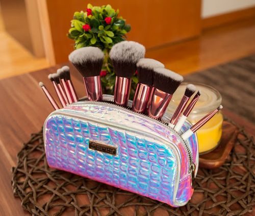 Annonce: Set pinceaux + Trousse disponible en promotion