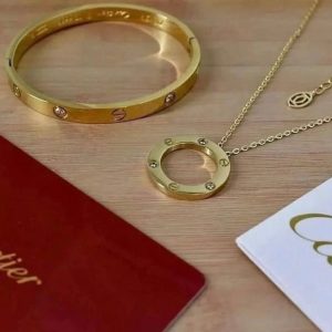 Annonce Ensemble cartier: bracelet+ collier.