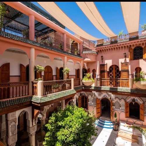 Annonce: Magnifique Riad avec 7 chambres resto spa meuble pour gérance libre