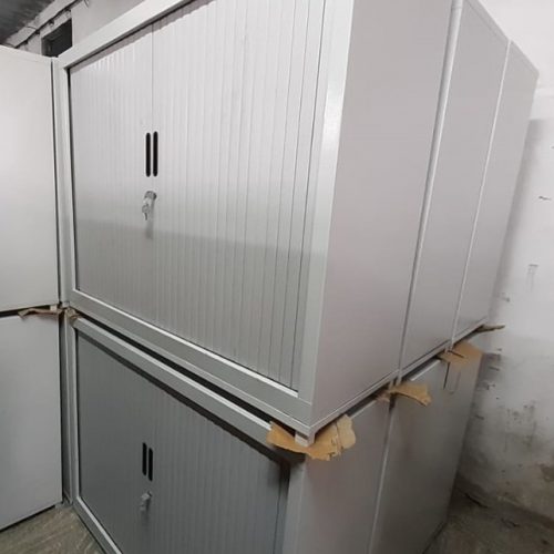 Annonce: Armoire basse porte a rideau