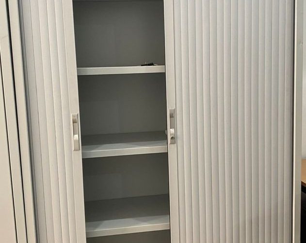 Image annonce: Armoire métallique a porte rideau
