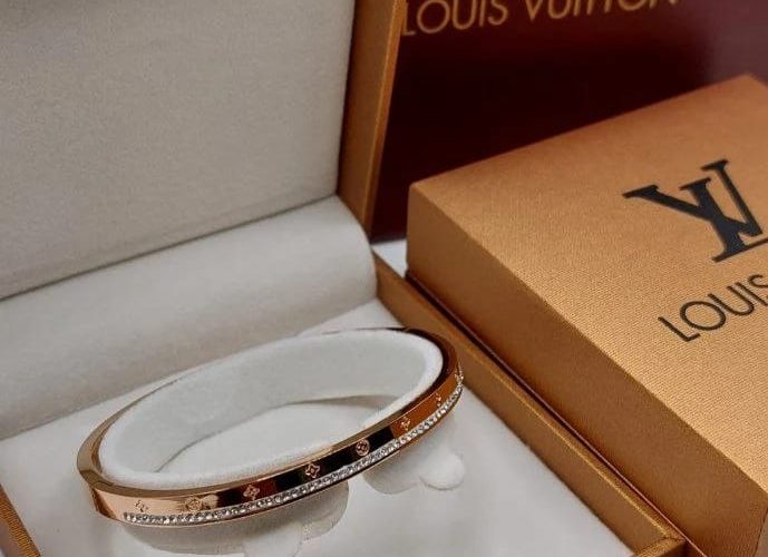 Image annonce: Bracletes louis vuitton