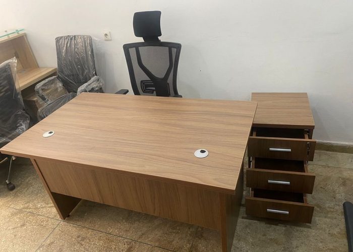 Image annonce: Bureau d’importation 140cm/80cm