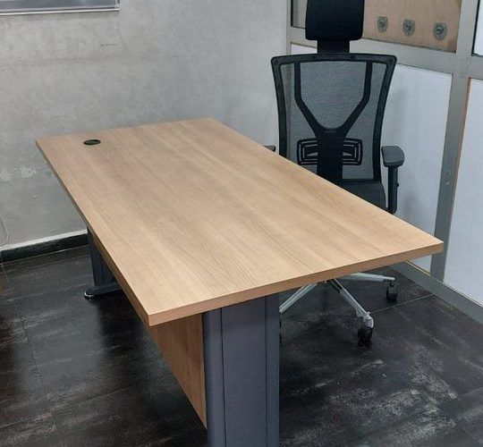 Image annonce: Bureau d’importation 160/80cm en semi métallique