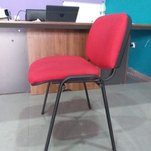 Annonce Chaise rouge en tissu avec coque