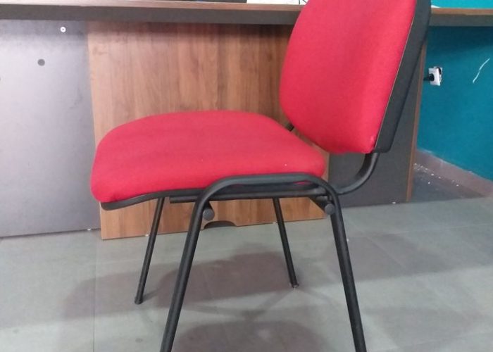 Image annonce: Chaise rouge en tissu avec coque