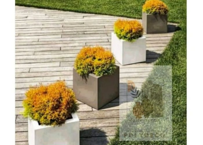 Image annonce: Des pots décoratifs en polyester