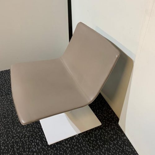 Annonce: Fauteuil Arper collection Catifa 80 Cuir piétement rectangulaire