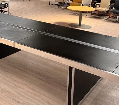 Annonce: Table réunion cuir noir chromé 400x130cm