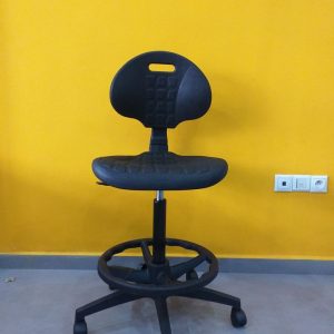 Annonce Tabouret à roulettes en noir