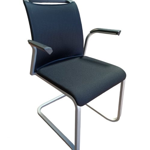 Annonce: Chaise luge steelcase Reply noir avec accoudoir empilable