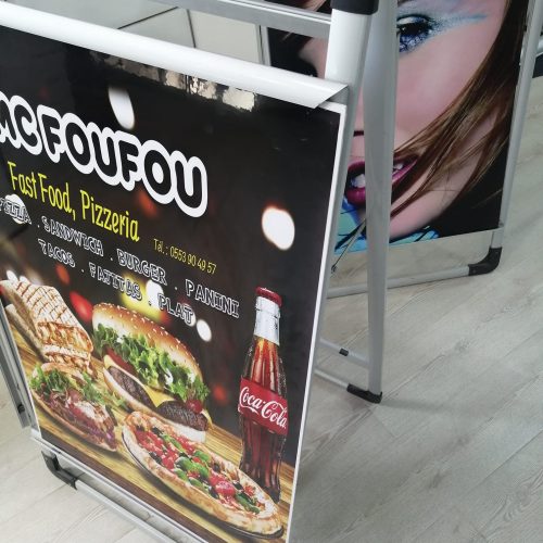 Annonce: enseigne panneau publicitaire lumineuse