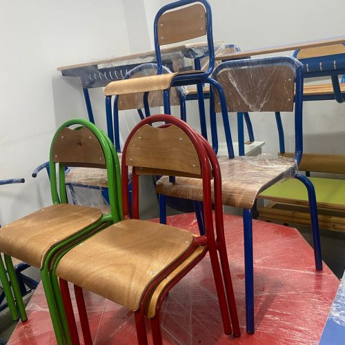 Annonce: chaise semi métallique grande modèle promo