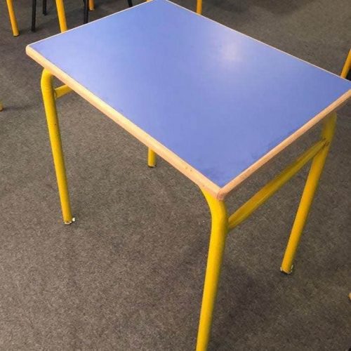 Annonce: Table scolaire individuelle avec et sans casier