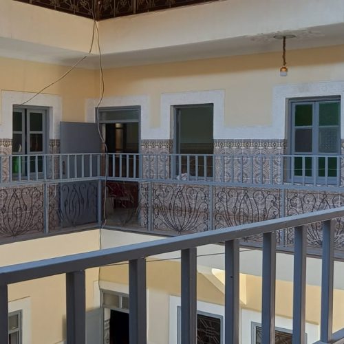 Annonce: à vendre Riad de 200m² avec 9 chambres situé à sidi youssef ben ali