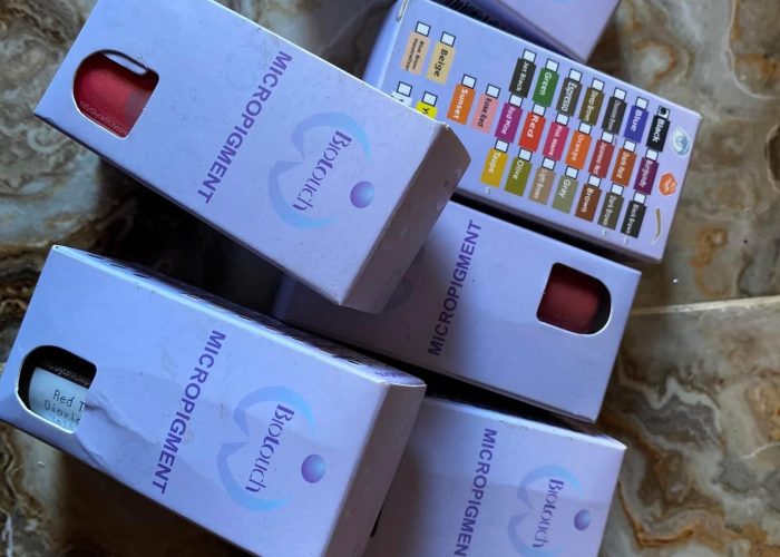 Image annonce: Produits de microblading et glassage des levres